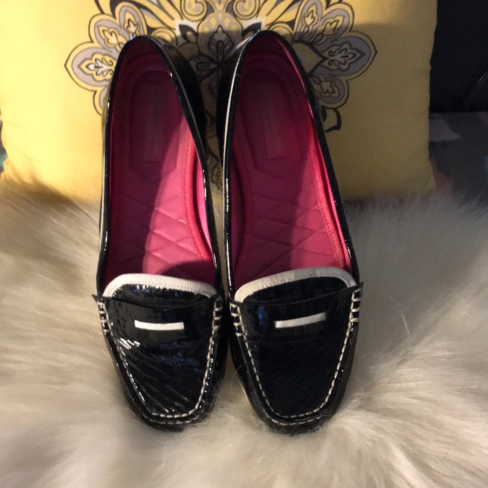 Isaac Mizrahi black patent leather flats
